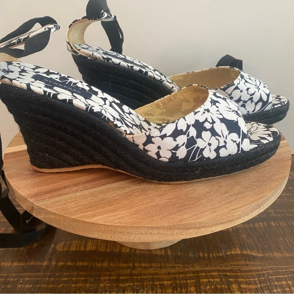 Woman's BURBERRY Floral Black White Espadrille Open Toe Size 40 Ankle Strap